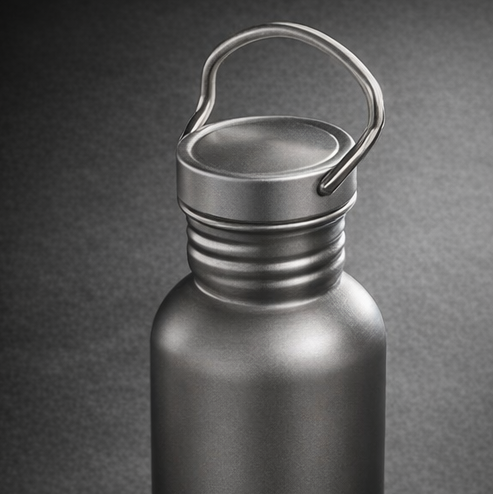 בקבוק שתייה מטיטניום טהור